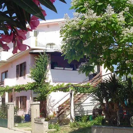 Apartmán In With Sea View, Balcony, Wifi Pakoštane