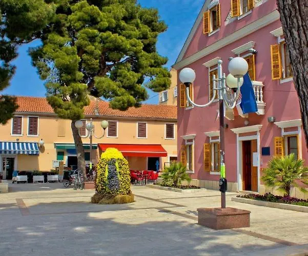 Apartman In With Sea View, Balcony, Wifi Pakostane